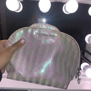 White & holographic sparkle striped Toiletry set
